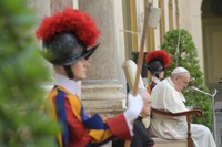 Papina kateheza srijedom: Borba u molitvi